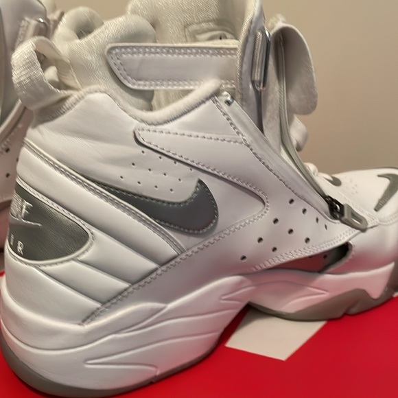 Nike Air Maestro II LTD Shoes - Picture 7 of 16